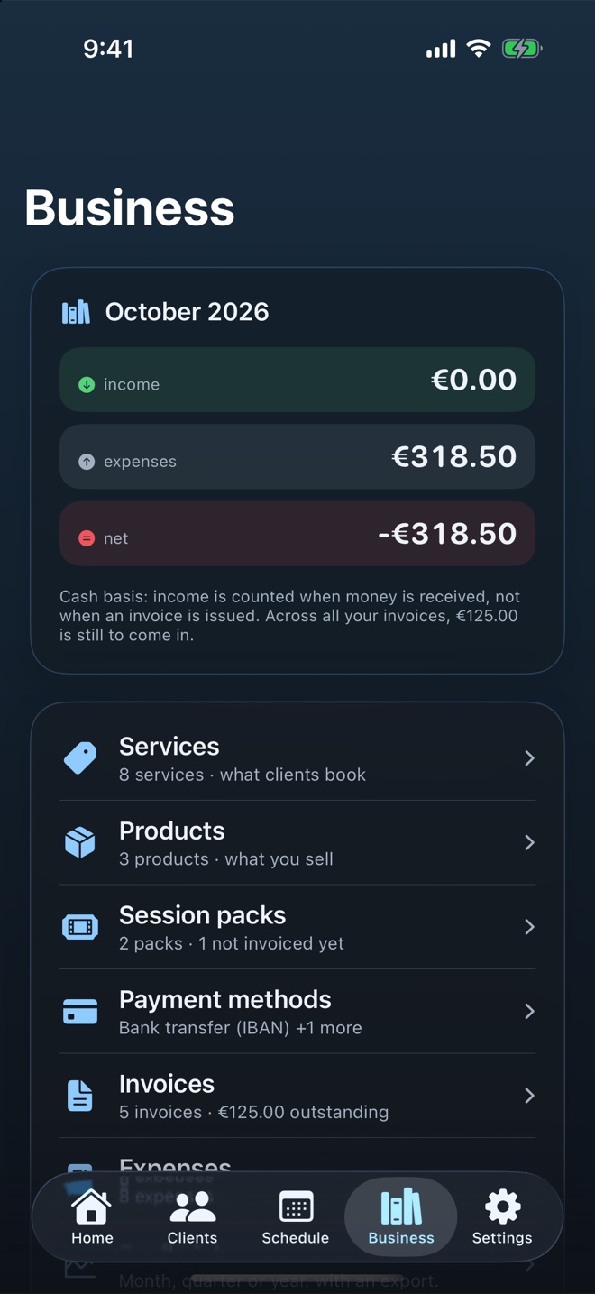 Pacer Coach's business screen, showing services, products and invoices.
