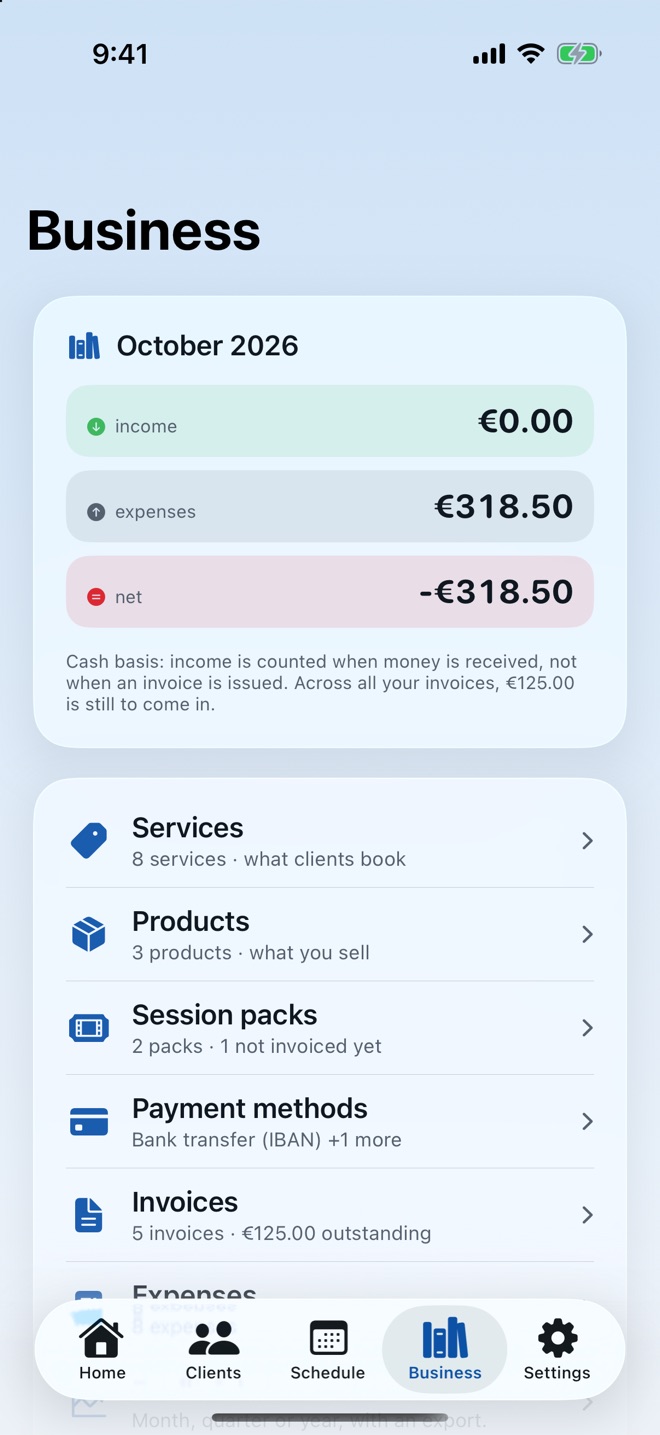 Pacer Coach's business screen, showing services, products and invoices.
