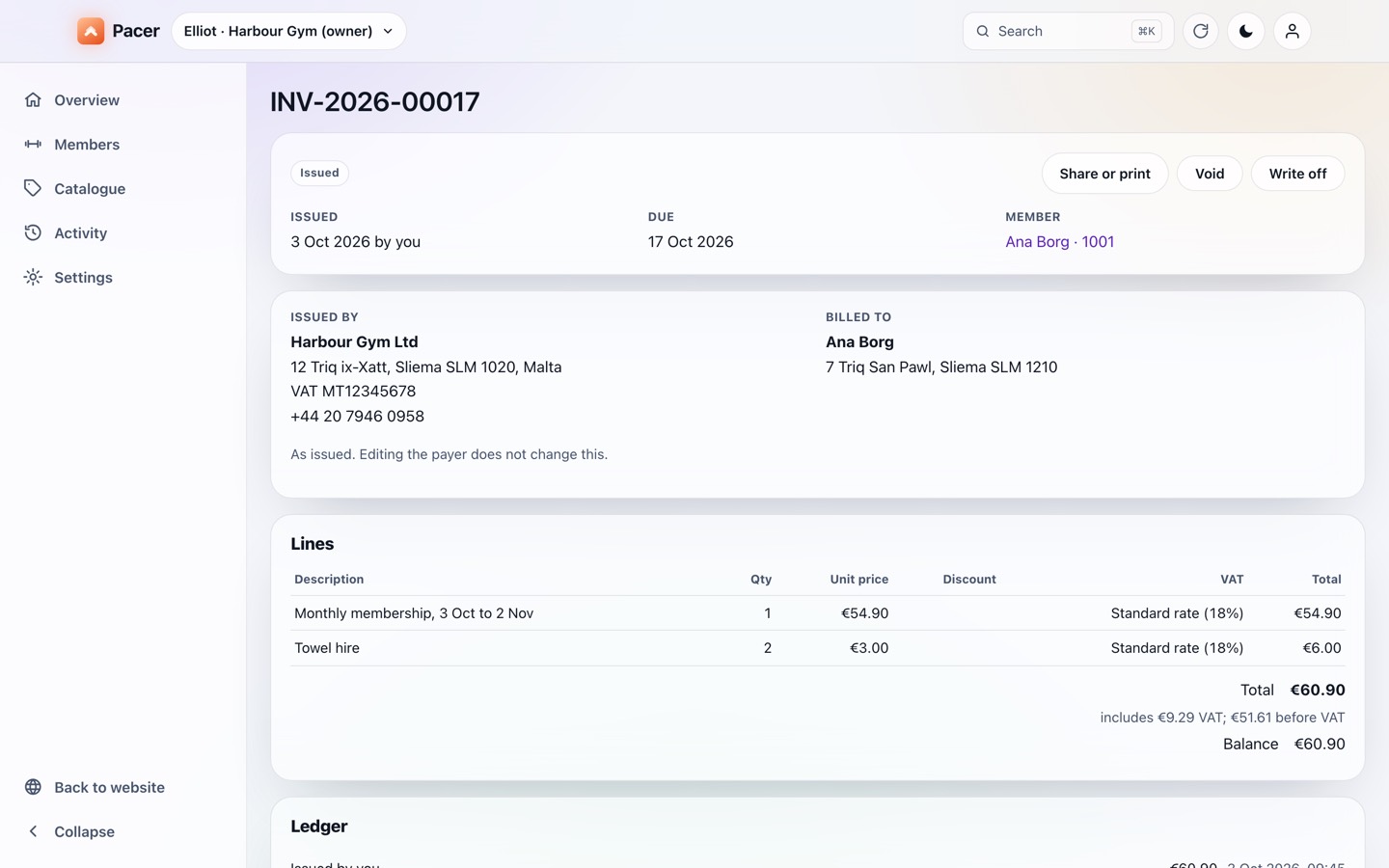 One invoice on the web, with its number, lines, VAT-inclusive total and actions.
